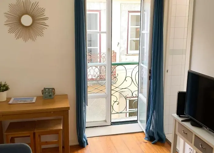 Portuguese Classic Flat At Historic Center